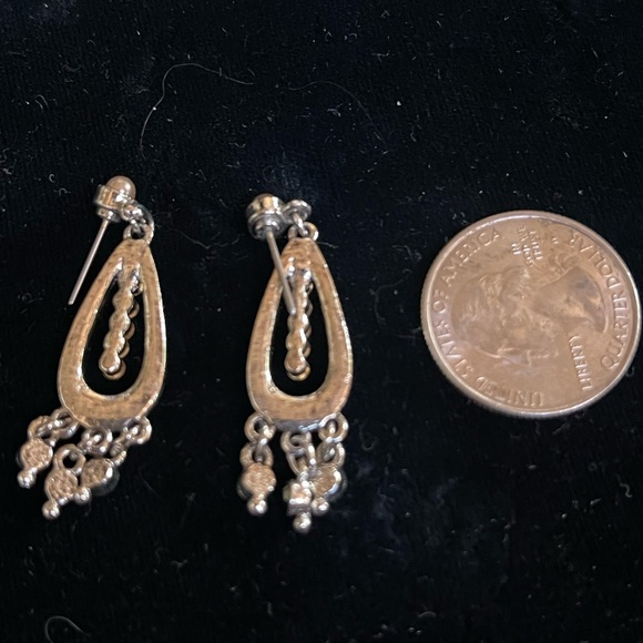 Vintage silver tone drop earrings with crystals and pearl beads - Picture 3 of 3